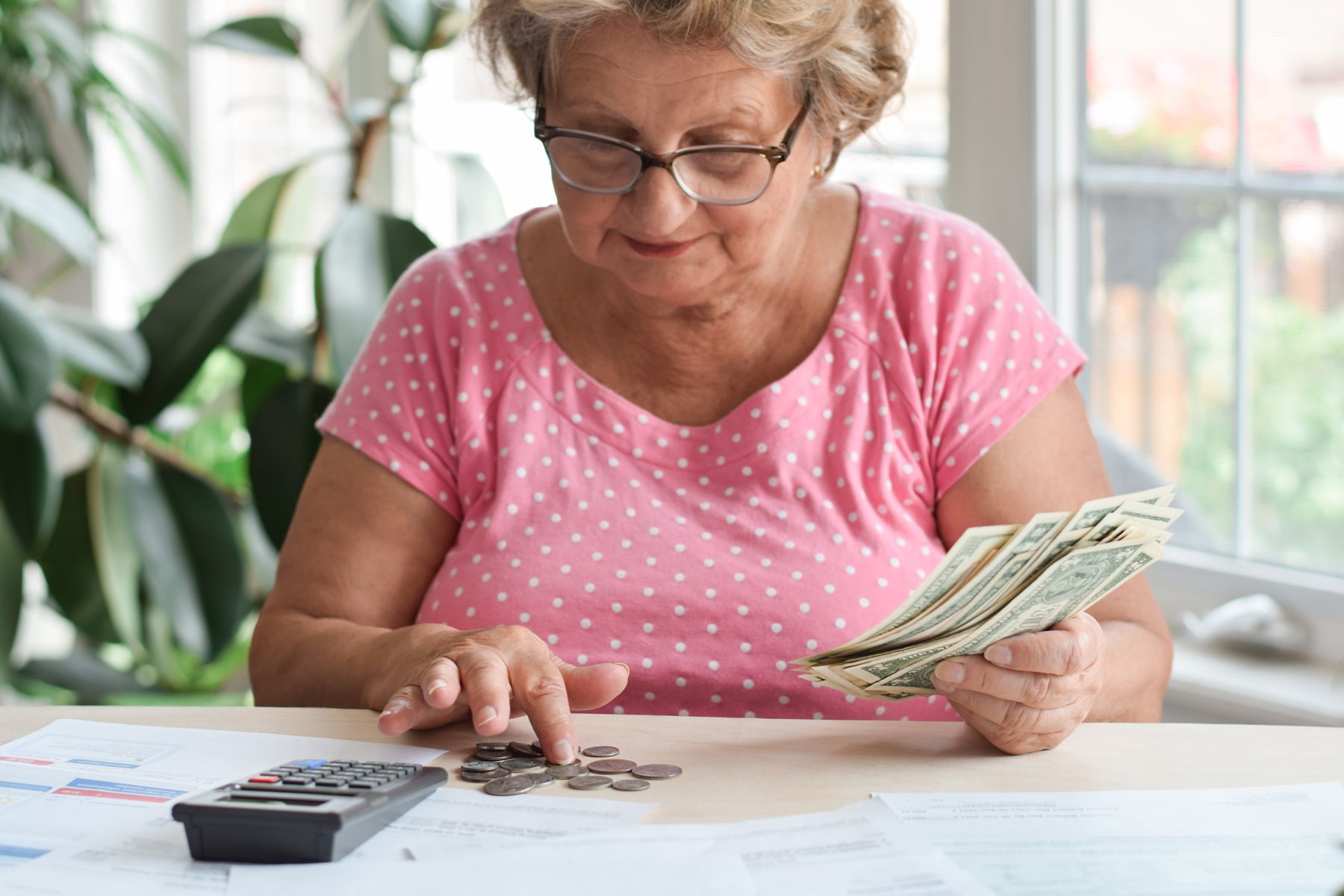 Senior qui calcule le montant de la pension de réversion