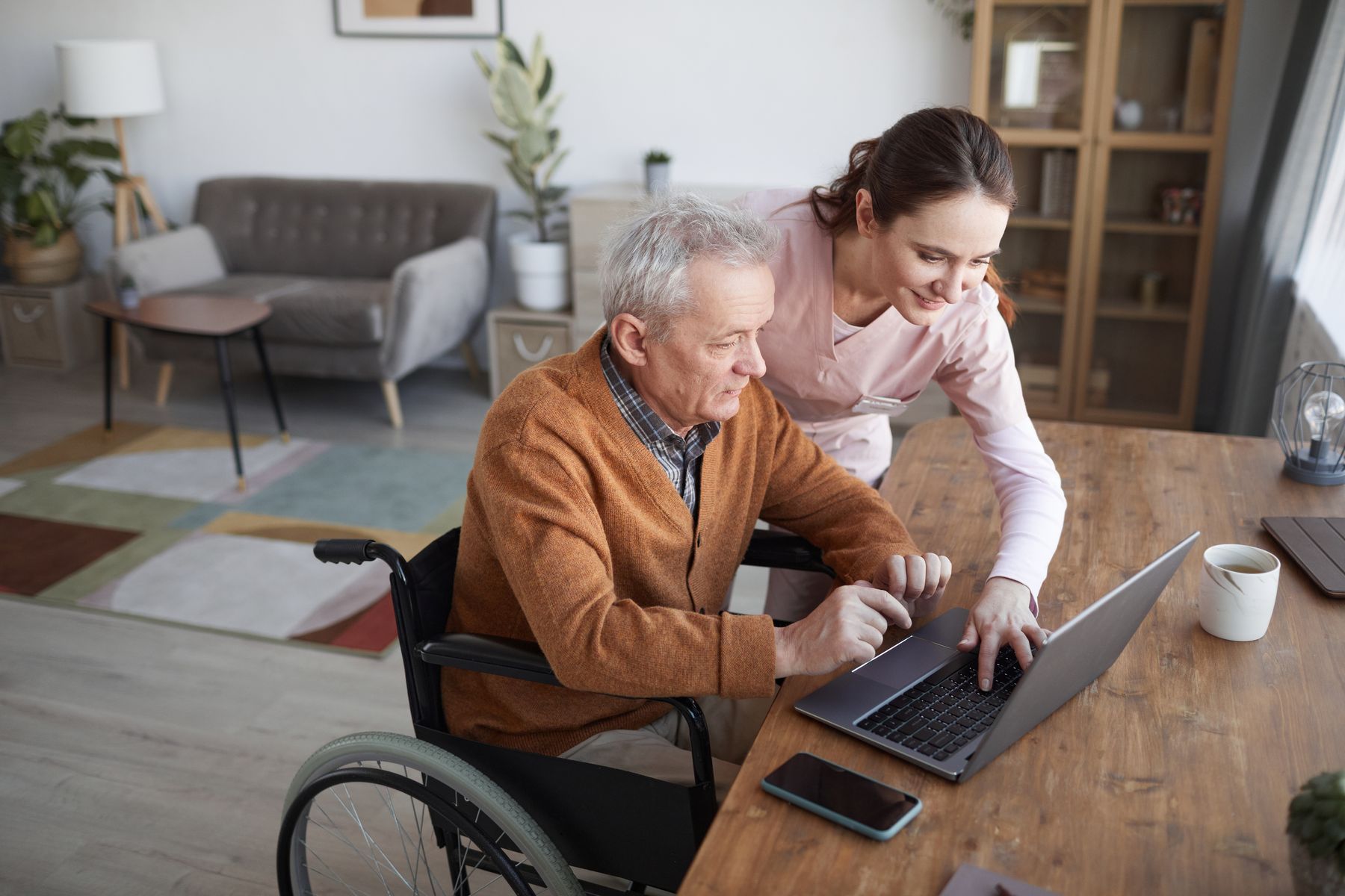 Senior qui a un handicap ou une perte d’autonomie, qui bénéficie d'une dérogation d'âge