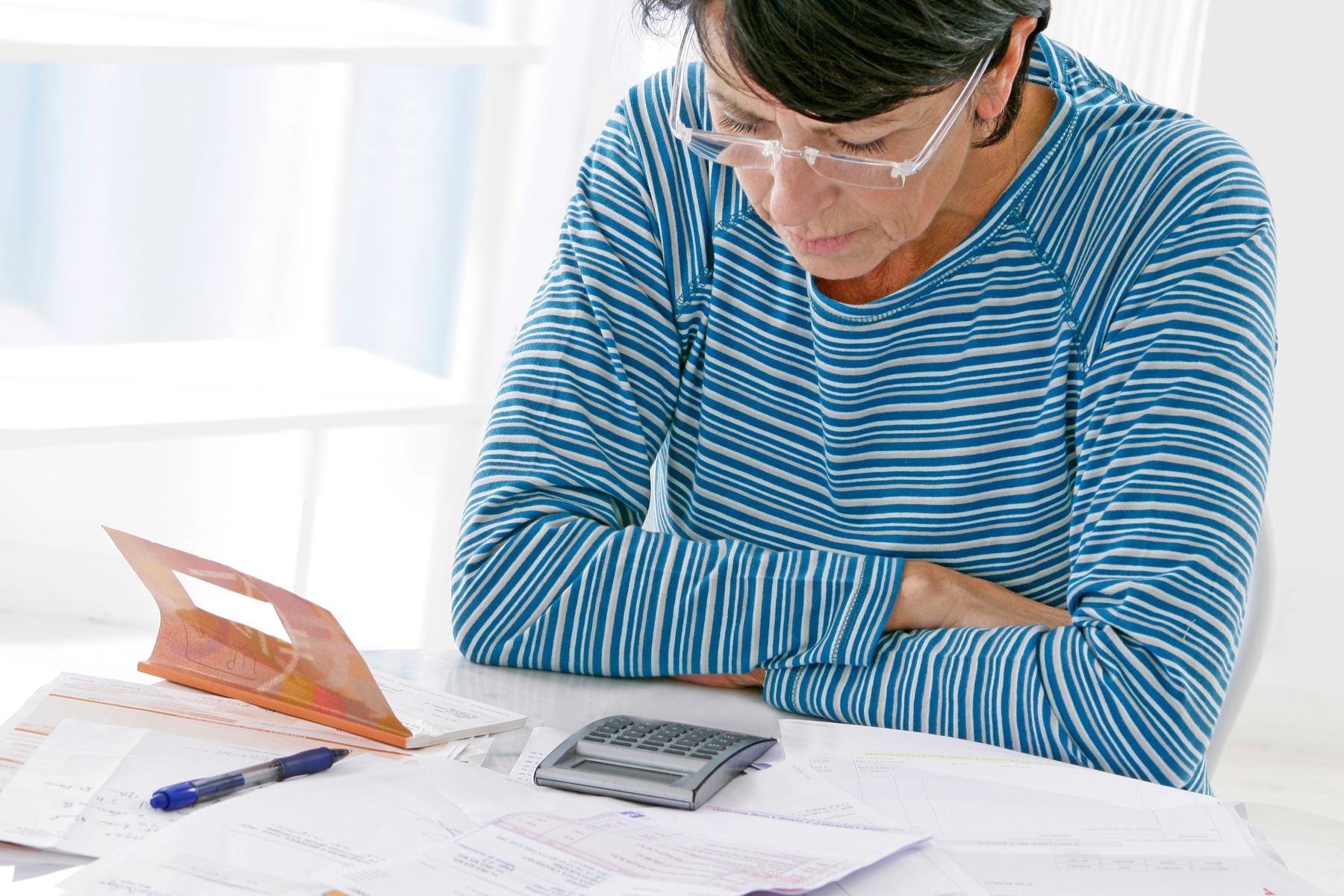 Senior qui calcule les abattements applicables après 80 ans