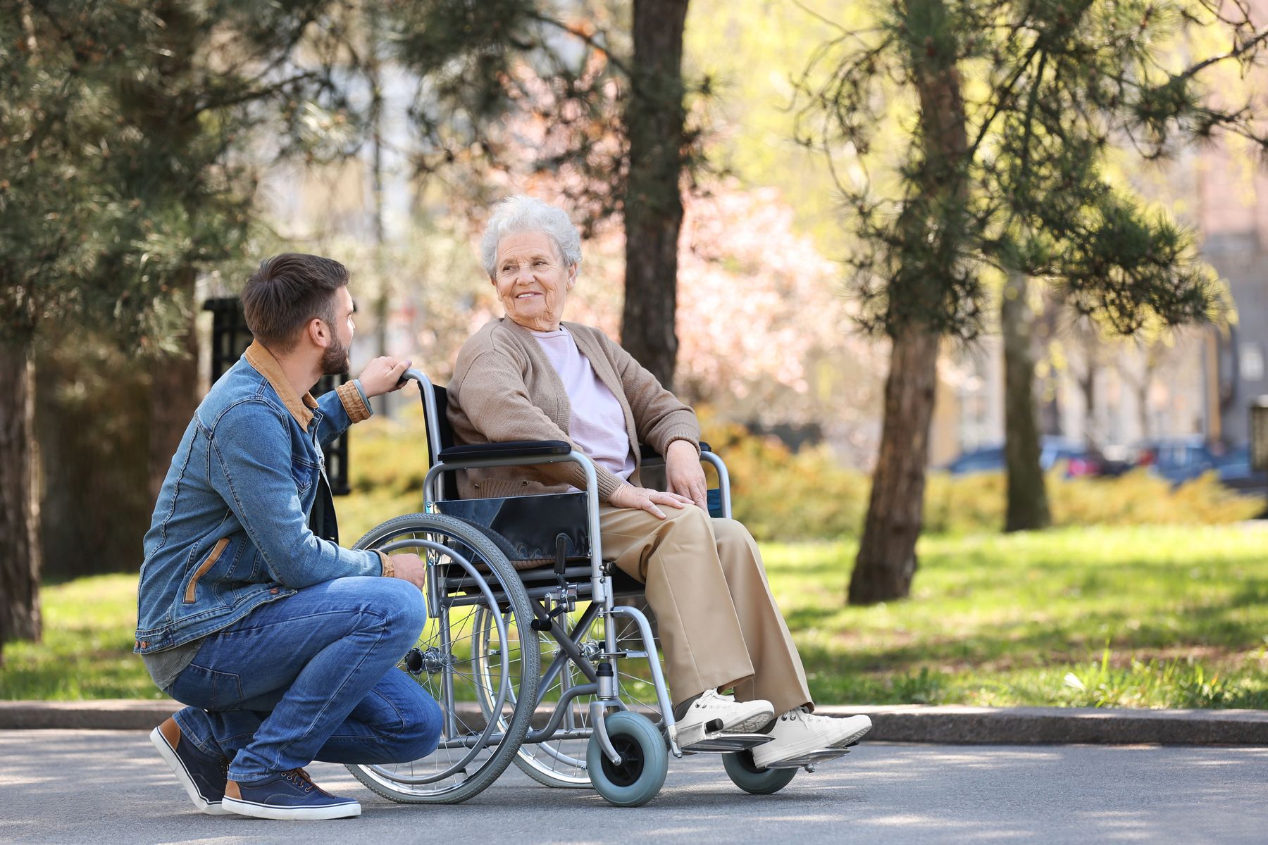 Handicap et GIR 2 : quels dispositifs d'aides peuvent réellement soulager la famille ?