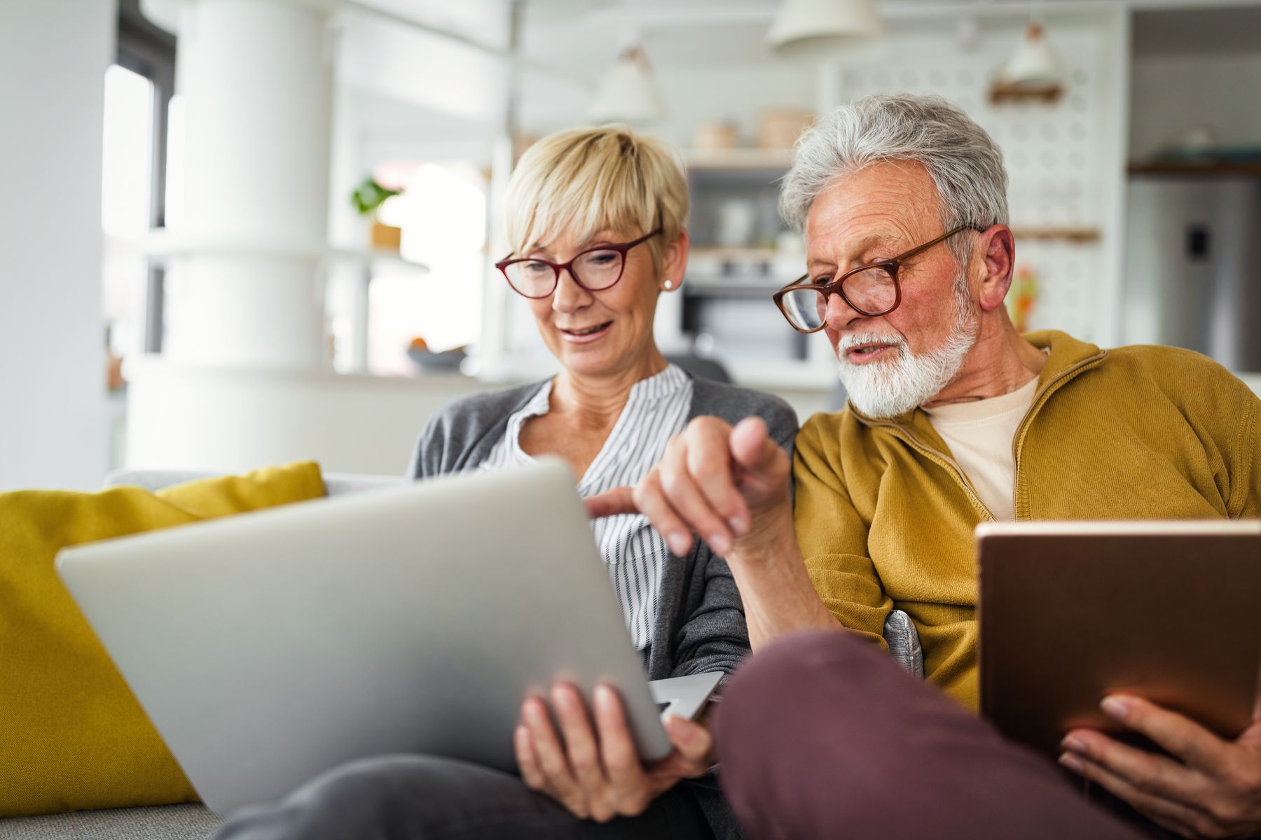 Village senior, béguinage ou résidence ? Les différences qui changent tout au quotidien