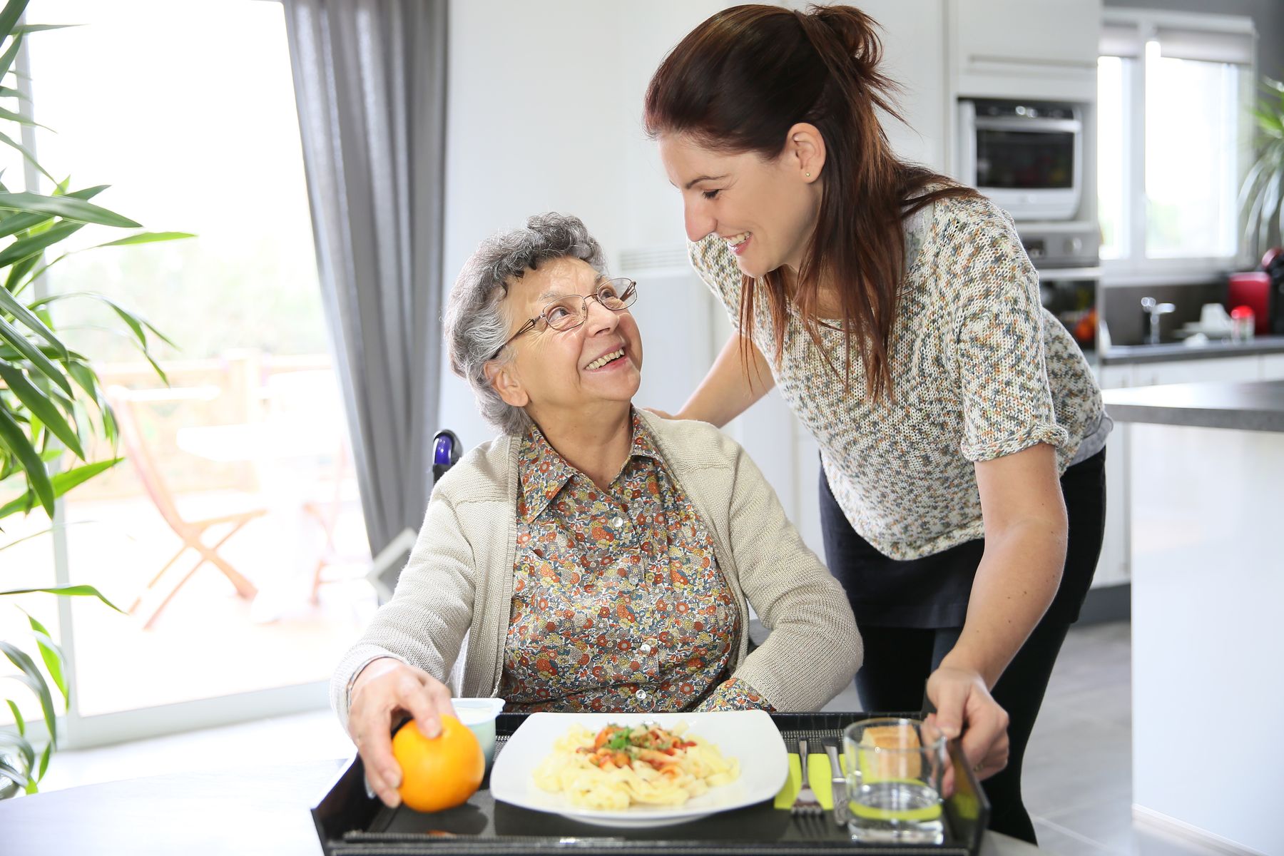 Senior bénéficiant de portage de repas