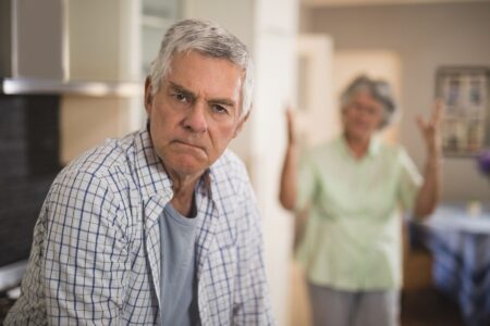 5 erreurs à éviter face à un proche agressif atteint d’Alzheimer