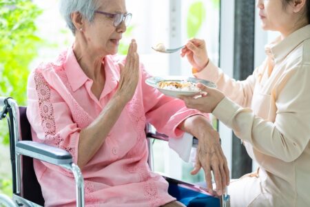Alzheimer et perte d’appétit : stratégies pour stimuler l’envie de manger