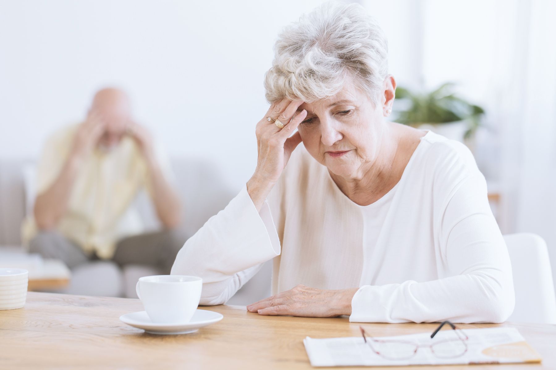 Senior qui a oubliée de manger