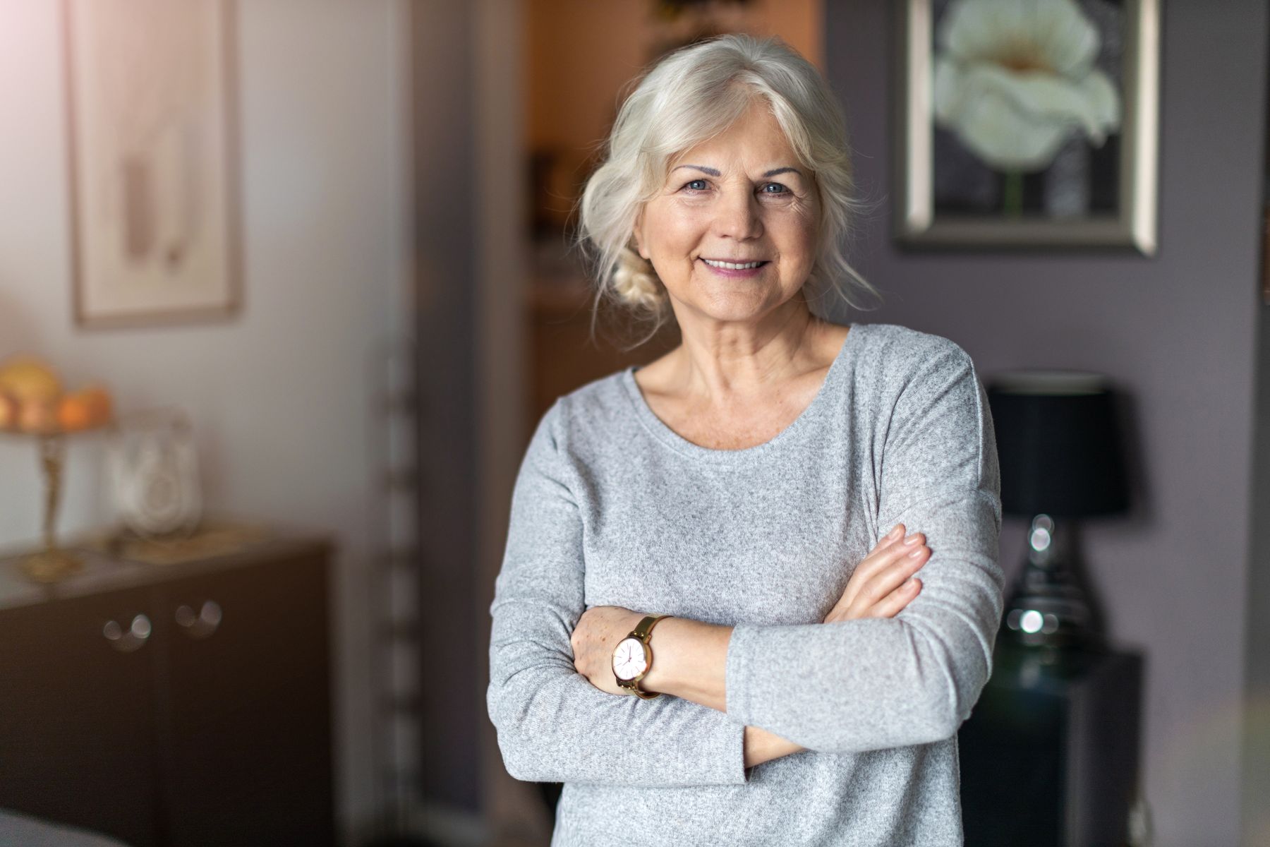 Senior qui retrouve de la joie en maison de repos