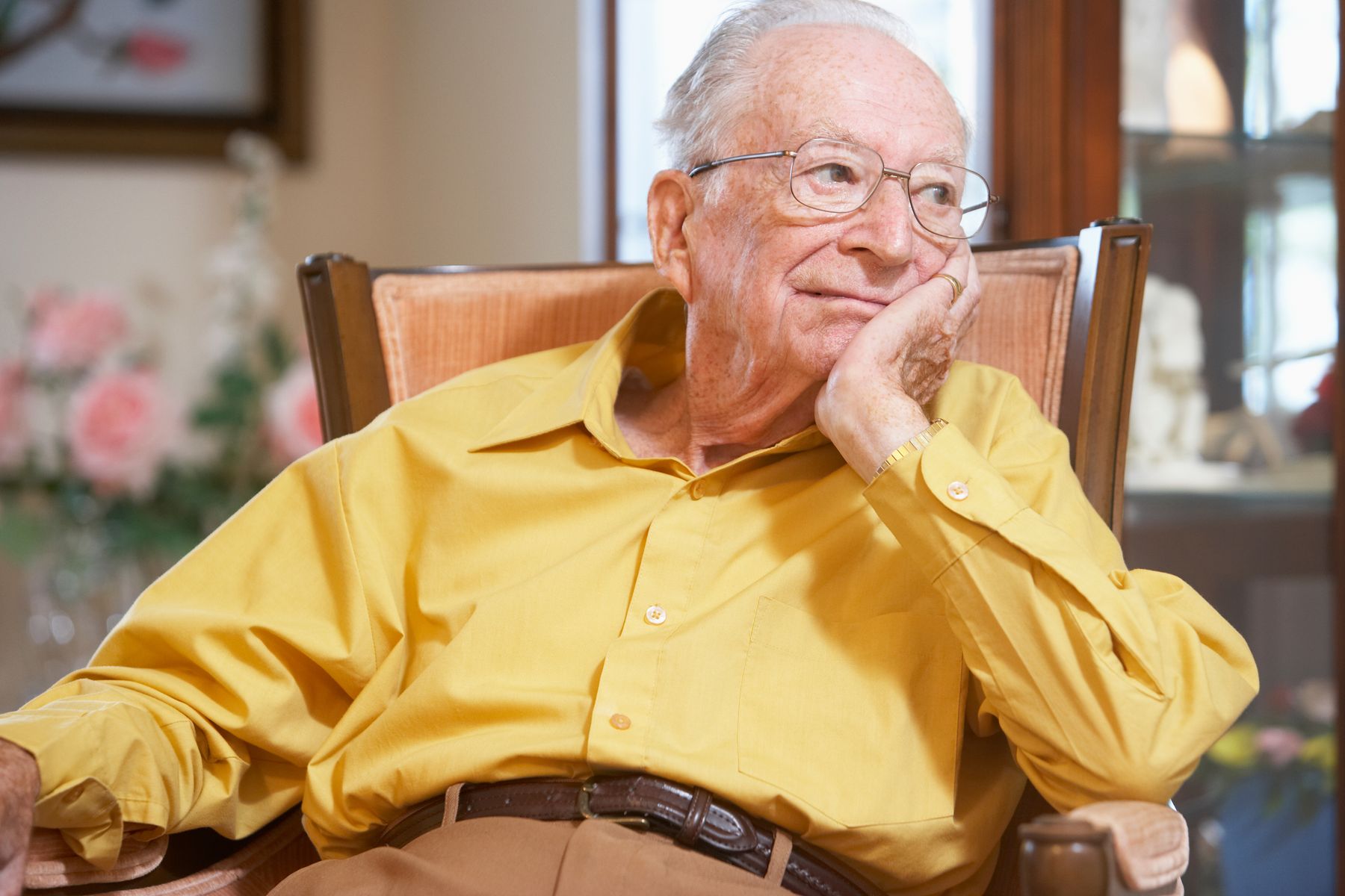 Senior éligible pour une aide ménagère à domicile