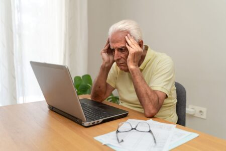 Le guide des aides pour les retraités seuls avec peu de revenus (financières, logement, santé…)