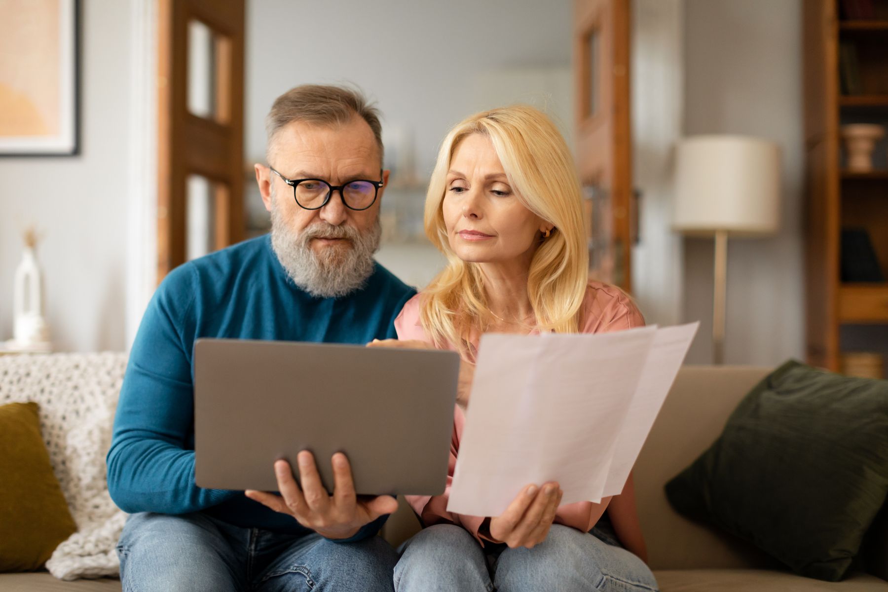 seniors choisissant entre l'habilitation et la tutelle