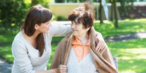 Sous tutelle : à qui va vraiment l’argent du majeur protégé et comment l’aidant peut-il le vérifier ?