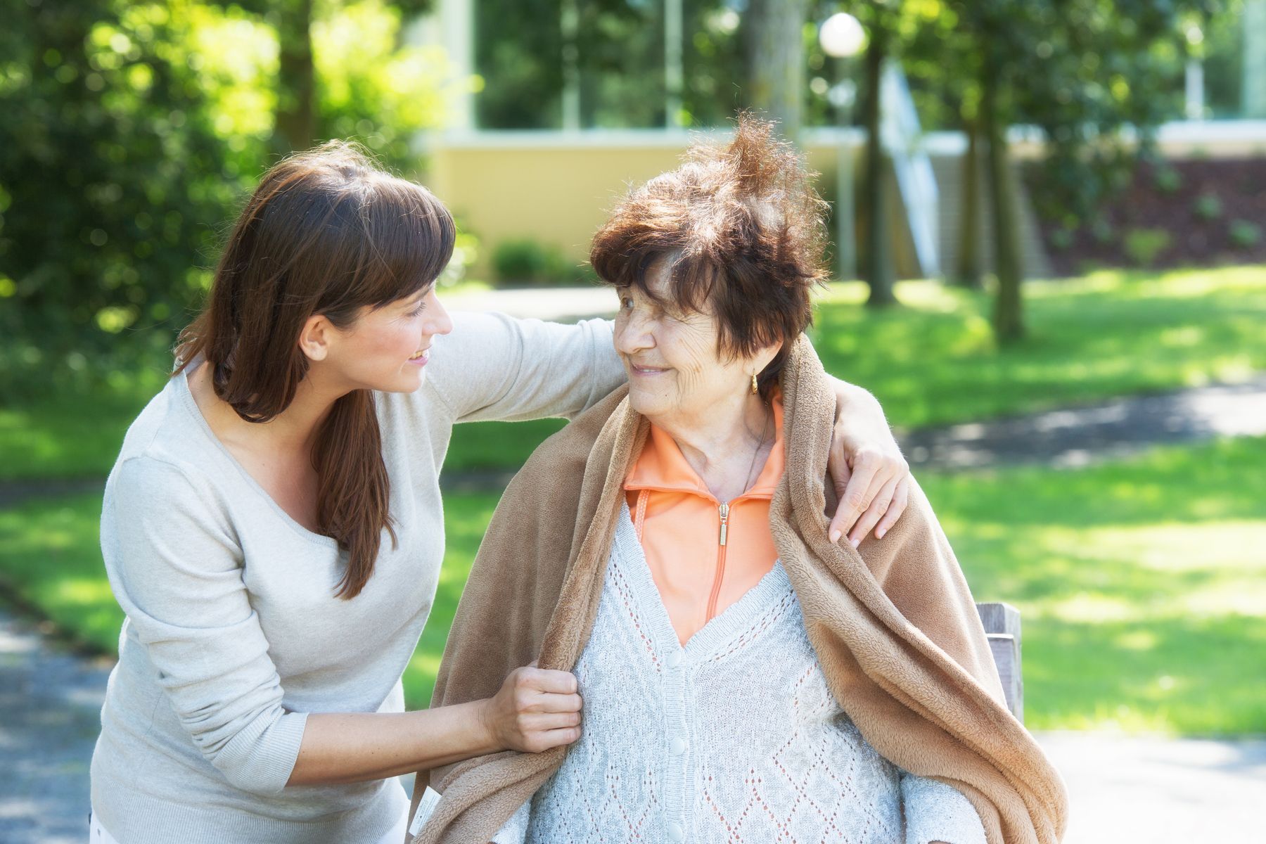 Sous tutelle : à qui va vraiment l’argent du majeur protégé et comment l’aidant peut-il le vérifier ?