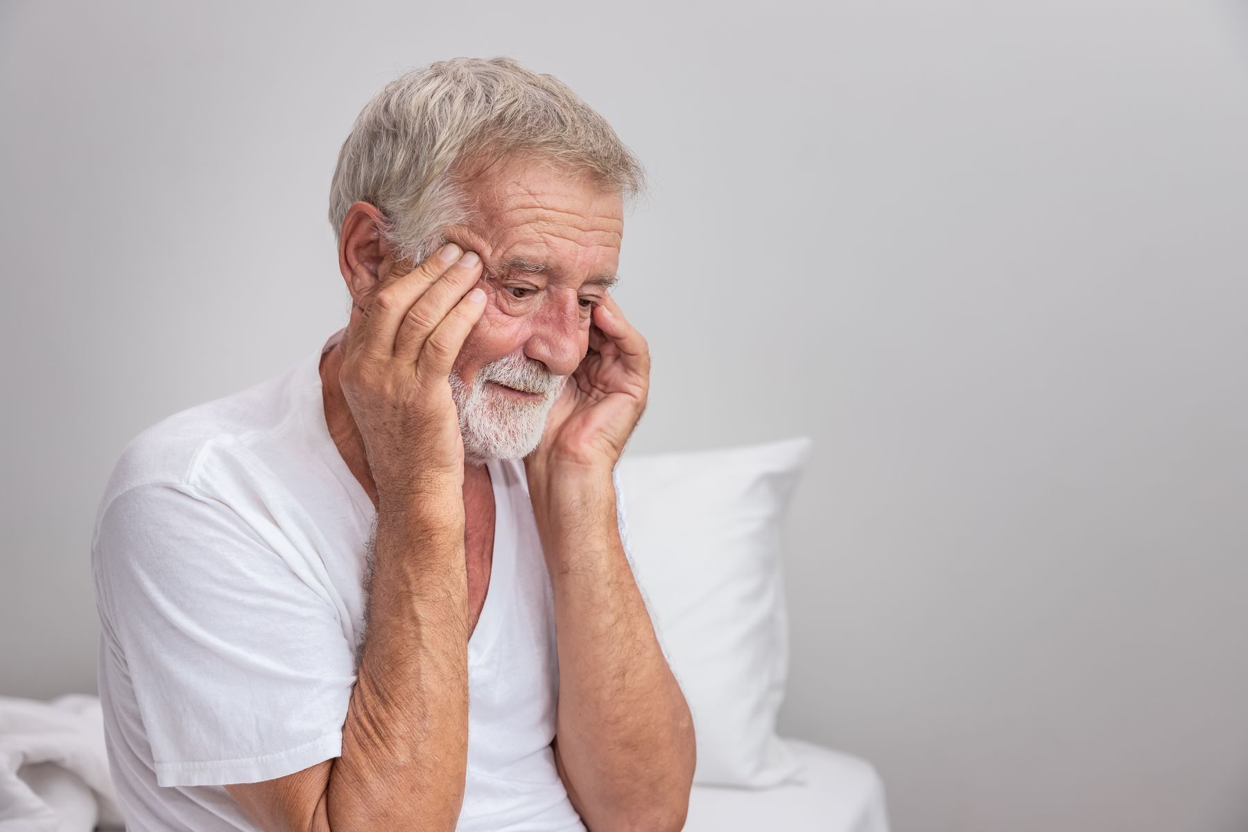 Senior avec des symptômes de dépression et Alzheimer