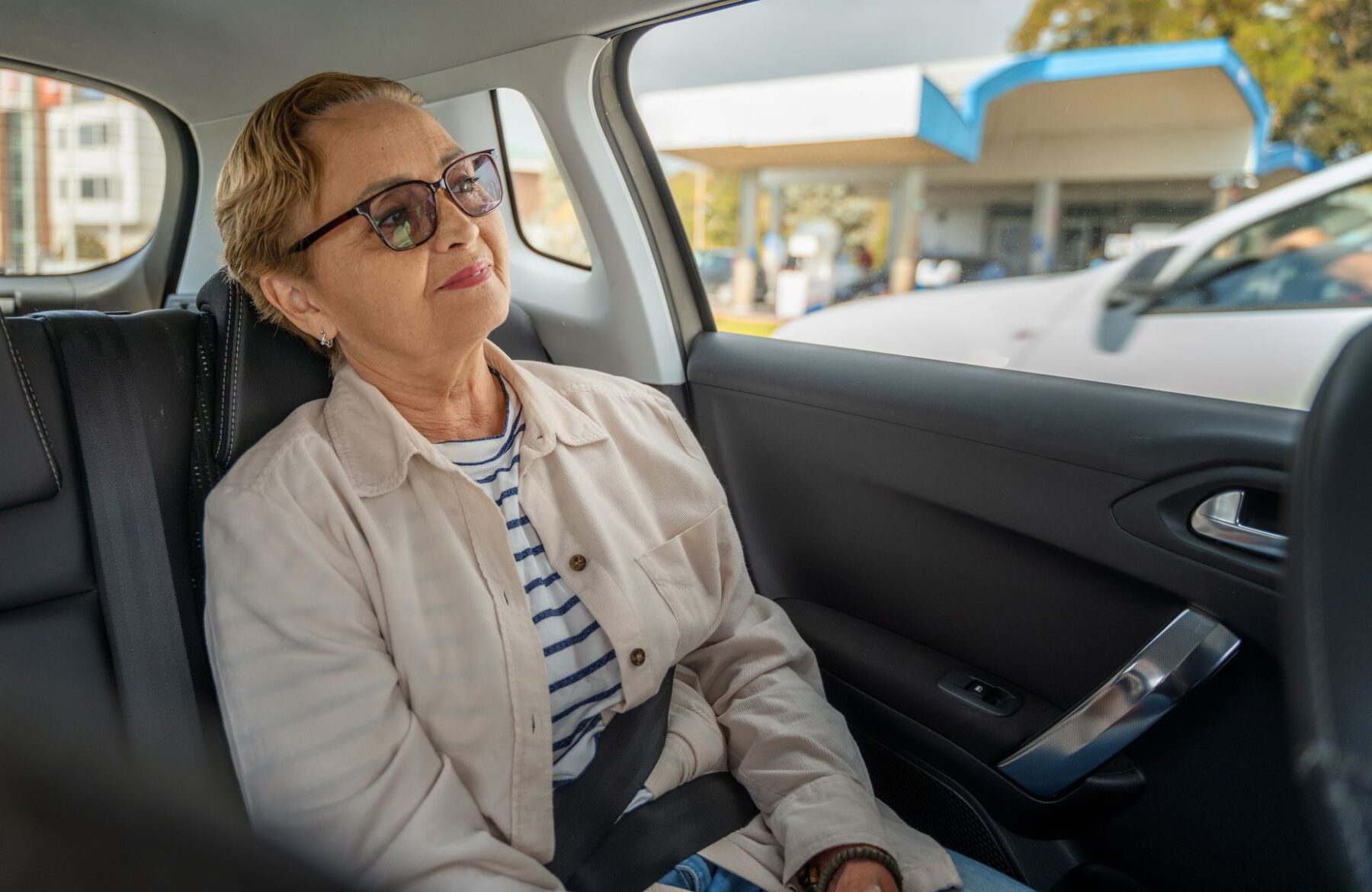 Senior qui profite du transport organisé et financé en partie par la structure d’accueil ou par la collectivité locale