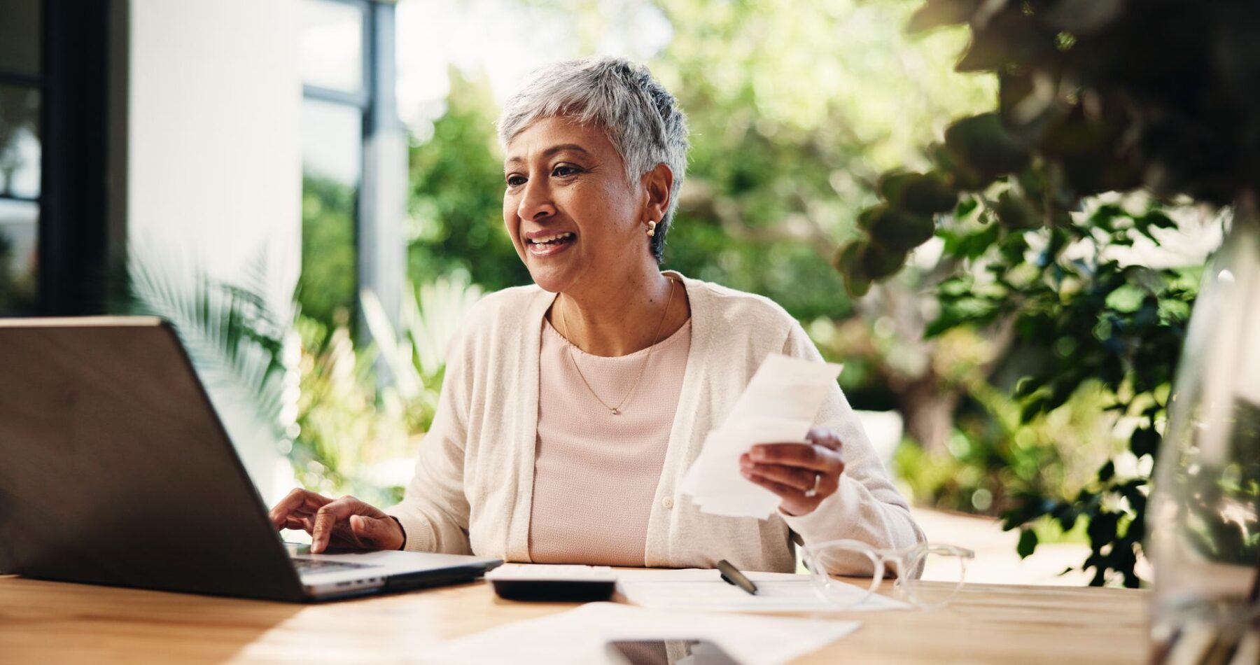 Seniors qui conserve ses justficatifs en cas de contrôle