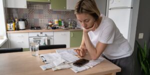 Impôts et EHPAD : comment déclarer un parent en établissement, quels frais sont déductibles, quel impact pour le conjoint ?