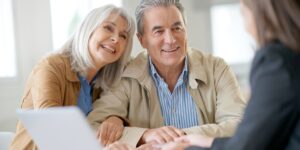 Alzheimer et compte bancaire : qui peut gérer l’argent et comment protéger les finances ?