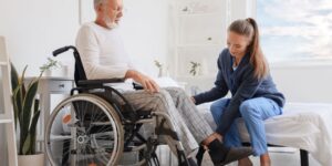 Après une hospitalisation, le court séjour en EHPAD : durée, coût et alternatives d’urgence