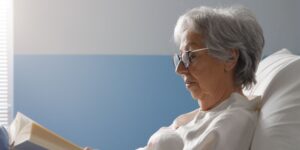 Hospitalisation à domicile : peut-on continuer à bénéficier de l’APA ?