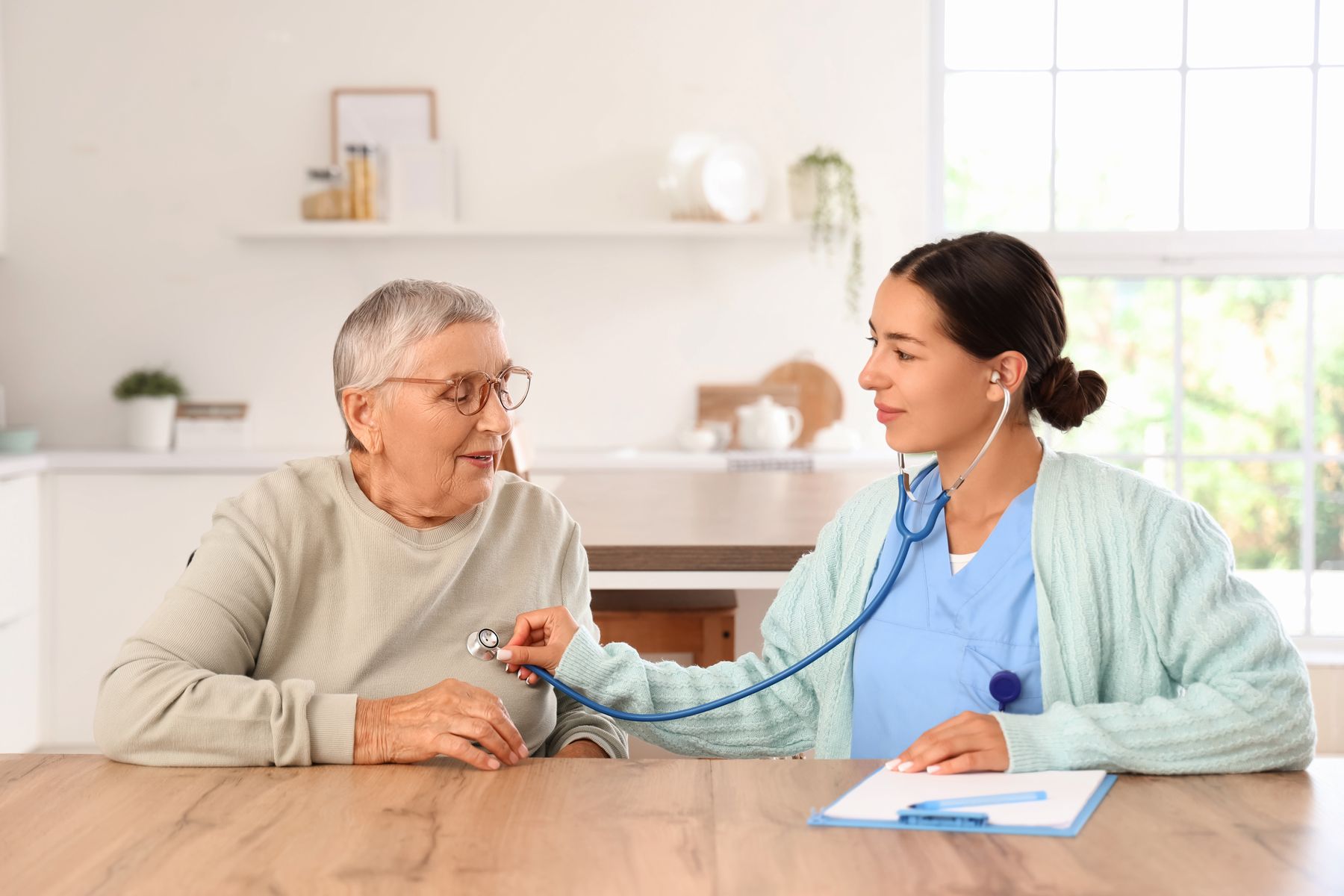 senior ayant subi une perte d'autonomie après une entrée en EHPAD