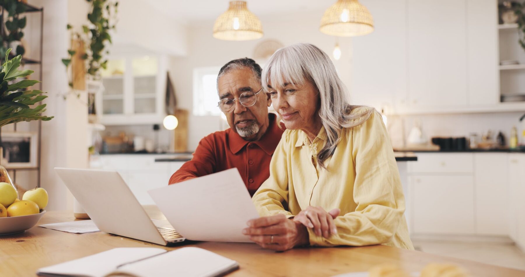 Seniors qui voient leurs dépenses augmenter face à leur retraite faible
