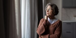 Maison de repos pour dépression : quand est-ce une vraie solution pour un parent âgé ?