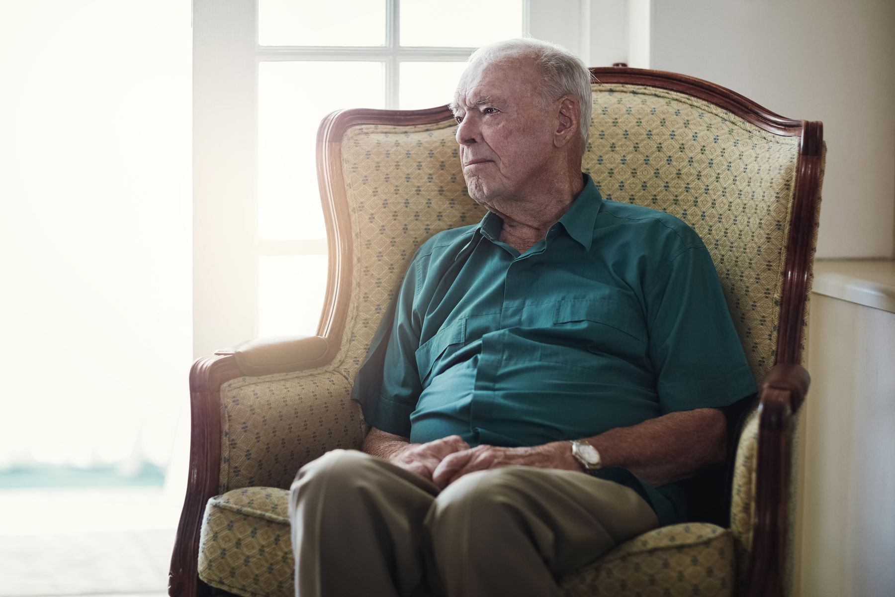 Senior atteint de démence qui s'isole
