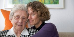 Placement Alzheimer en urgence : voici les solutions immédiates quand la situation devient ingérable