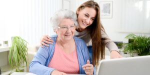 Facture en EHPAD : le guide complet pour comprendre (impôts, ticket modérateur, absence, hospitalisation, après décès)