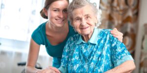 Guide de l’aide à domicile 2026 : APA à domicile, tarifs aide à domicile, montants GIR, aides financières et calcul du reste à charge