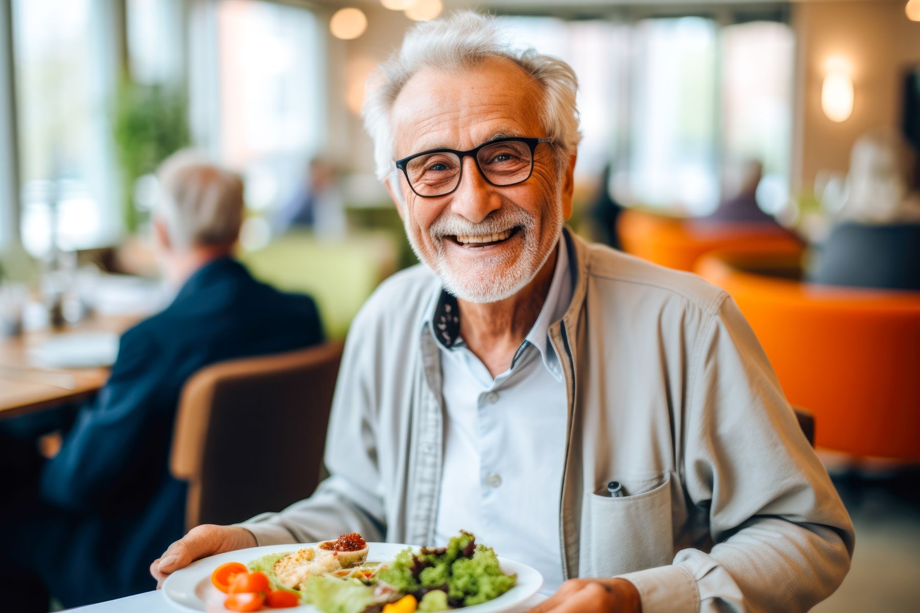 Senior qui bénéficie de la restauration en EHPAD