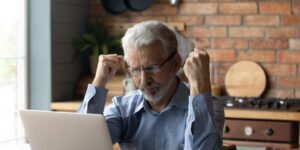 Curatelle renforcée : qui gère les abonnements et les factures du majeur protégé ?