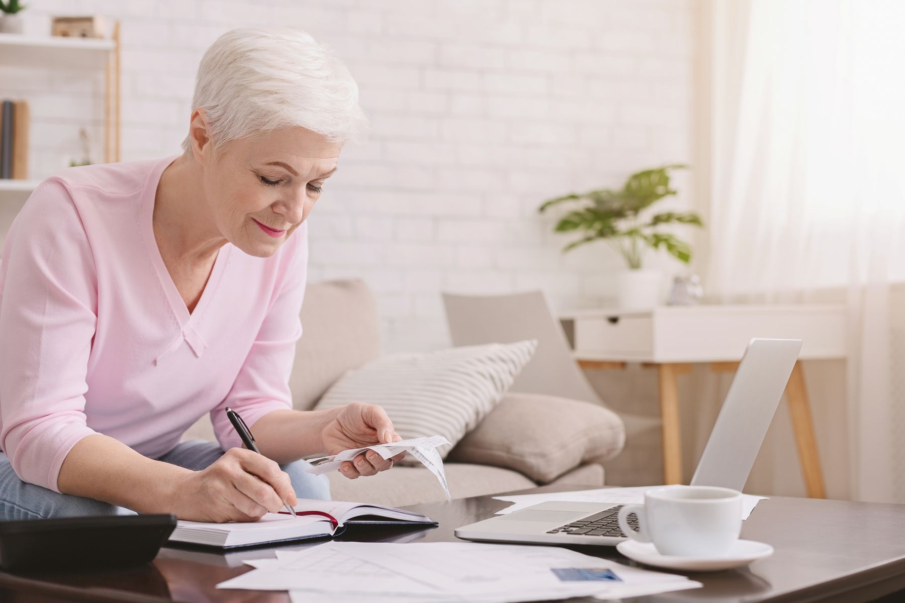 Senior qui calcule son. reste à charge en EHPAD