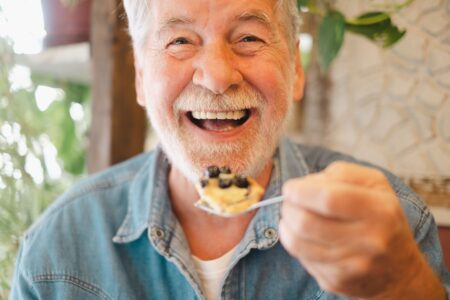 Alzheimer et boulimie : comment organiser le quotidien quand les comportements alimentaires deviennent difficiles ?