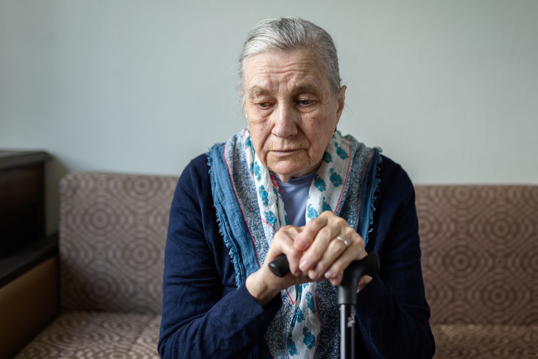 Senior avec les premiers signes de Parkinson