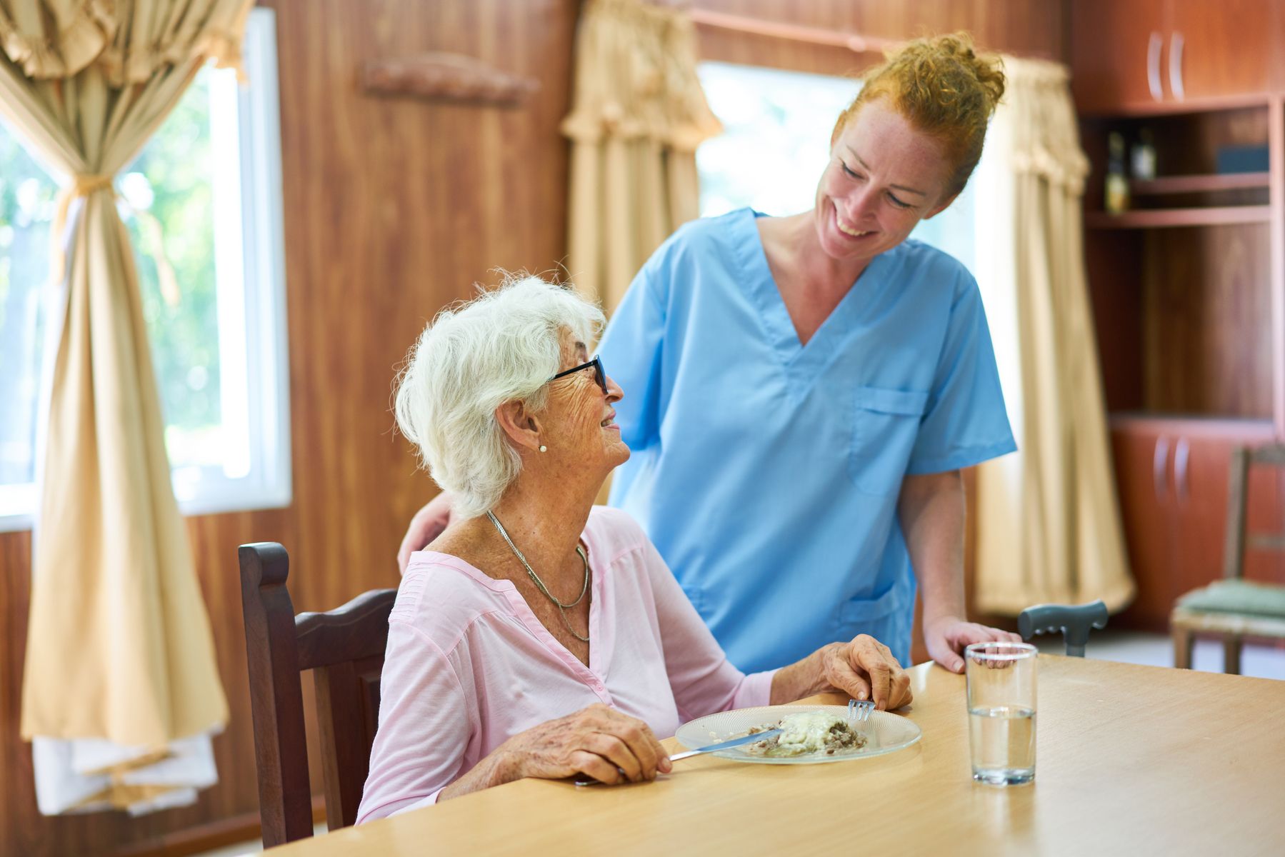 Senior dans un EHPAD qui applique les préceptes de l’Humanitude