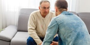 Peut-on enfermer une personne atteinte d’Alzheimer pour prévenir un danger ou une fugue ? Voici ce que dit la loi