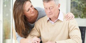 Maladie de Parkinson : quels sont les signes de la fin de vie et comment réagir ?