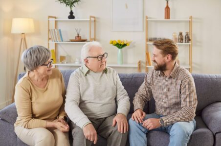 Argent de poche en EHPAD : combien reste-t-il réellement aux personnes âgées après l’aide sociale ?