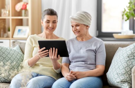 Que faire si un membre de la famille gère seul l’argent de votre parent âgé ?