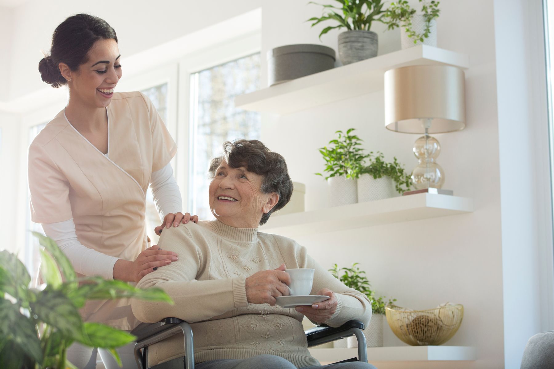 Senior qui a la liberté d’aller et venir en établissement