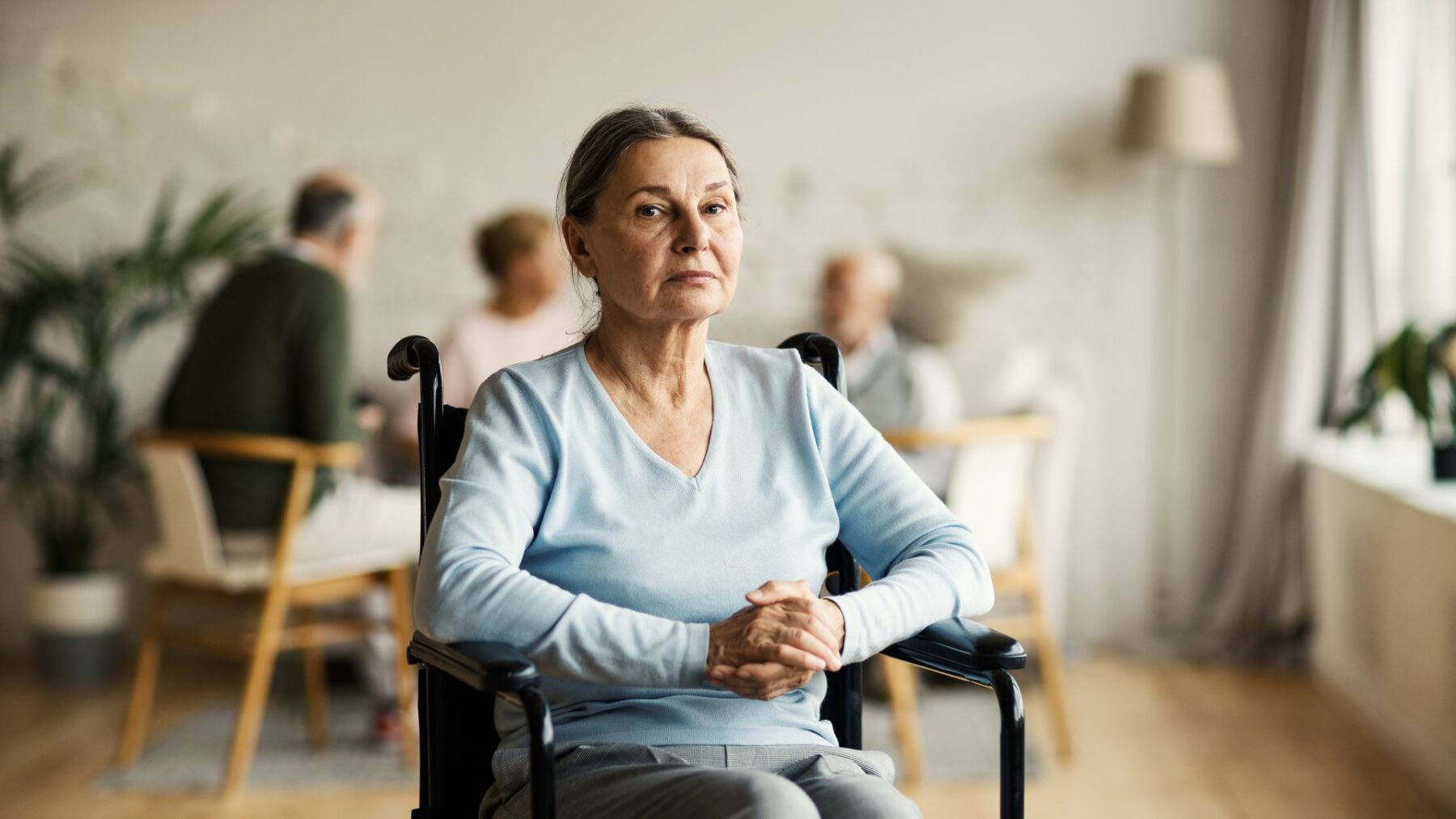 Senior qui ne trouve pas sa place dans la vie en collectivité