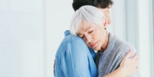 Départ en EHPAD : quel est le délai de préavis d’une location et peut-il être réduit ?