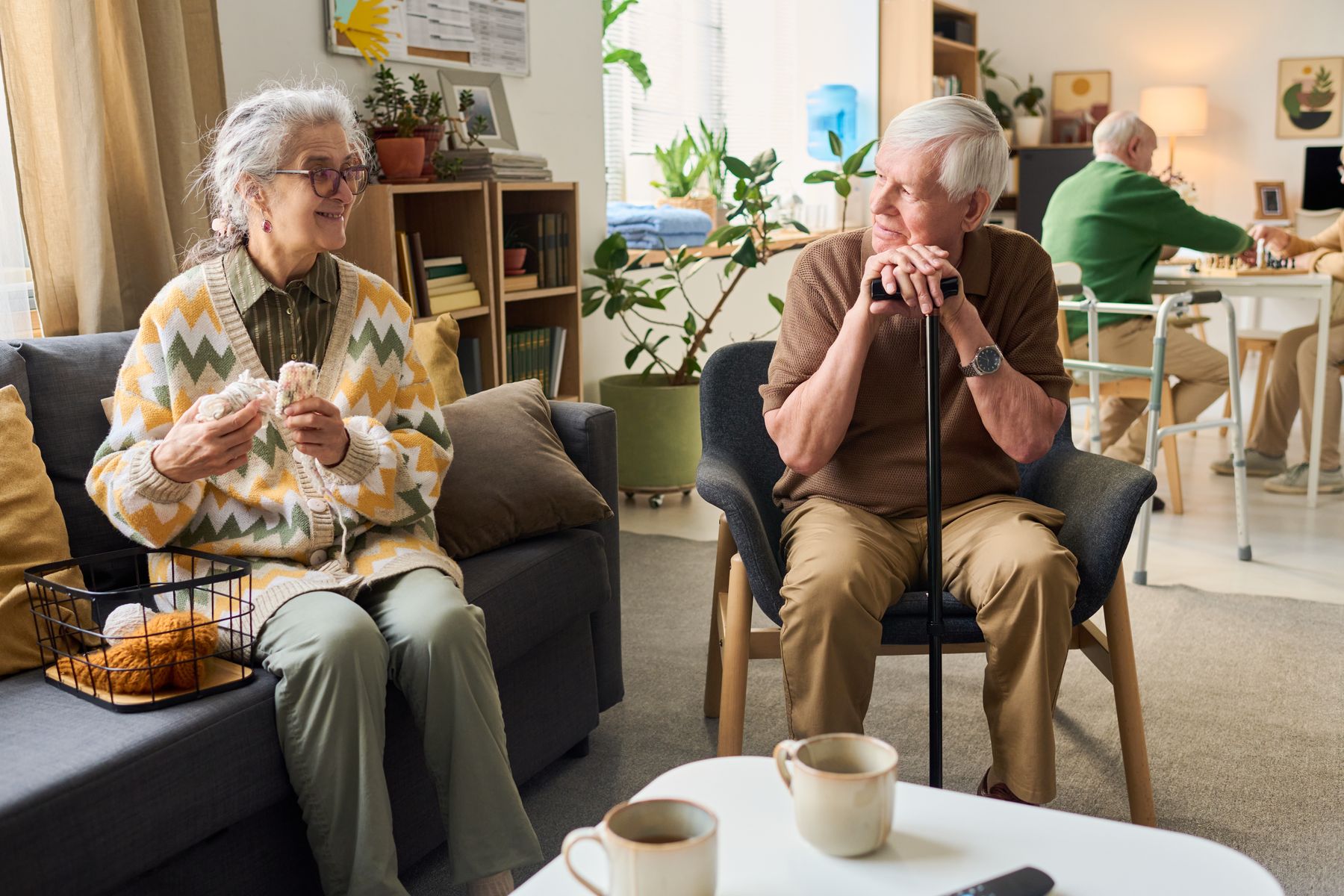 Senior en création des premiers liens avec les autres résidents