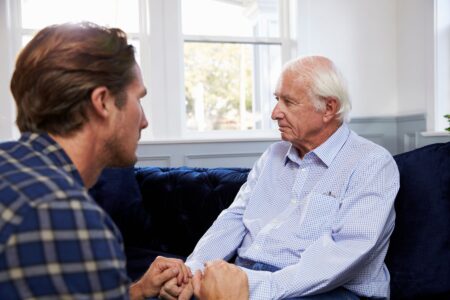 Oxygène à 90 % et troubles de la parole chez une personne de 80 ans : simple alerte ou début de perte d’autonomie lourde ?