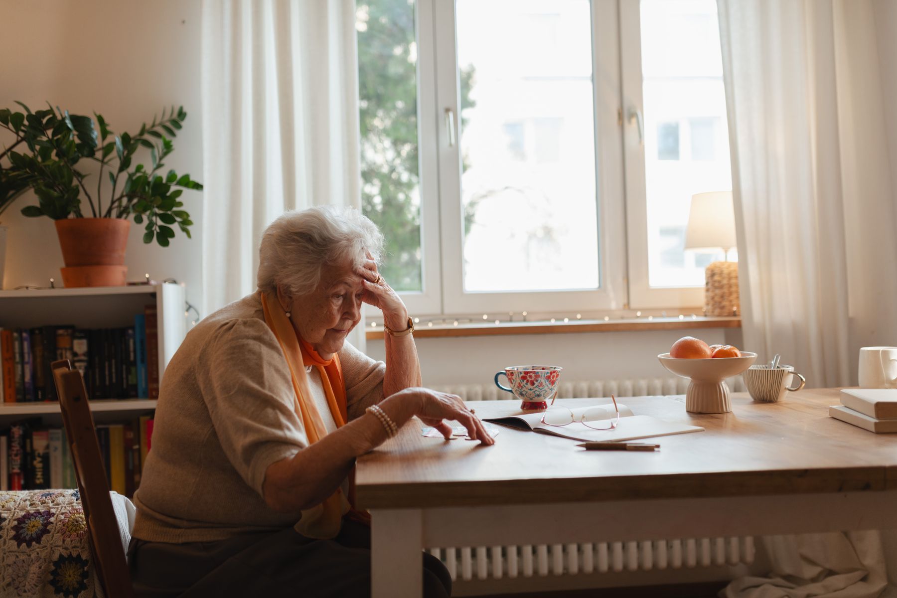 Senior qui n'a pas les moyens de financer des aides pour compenser sa perte d'autonomie