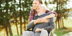 Maison de retraite : peut-on faire sortir un proche et dans quels cas ?