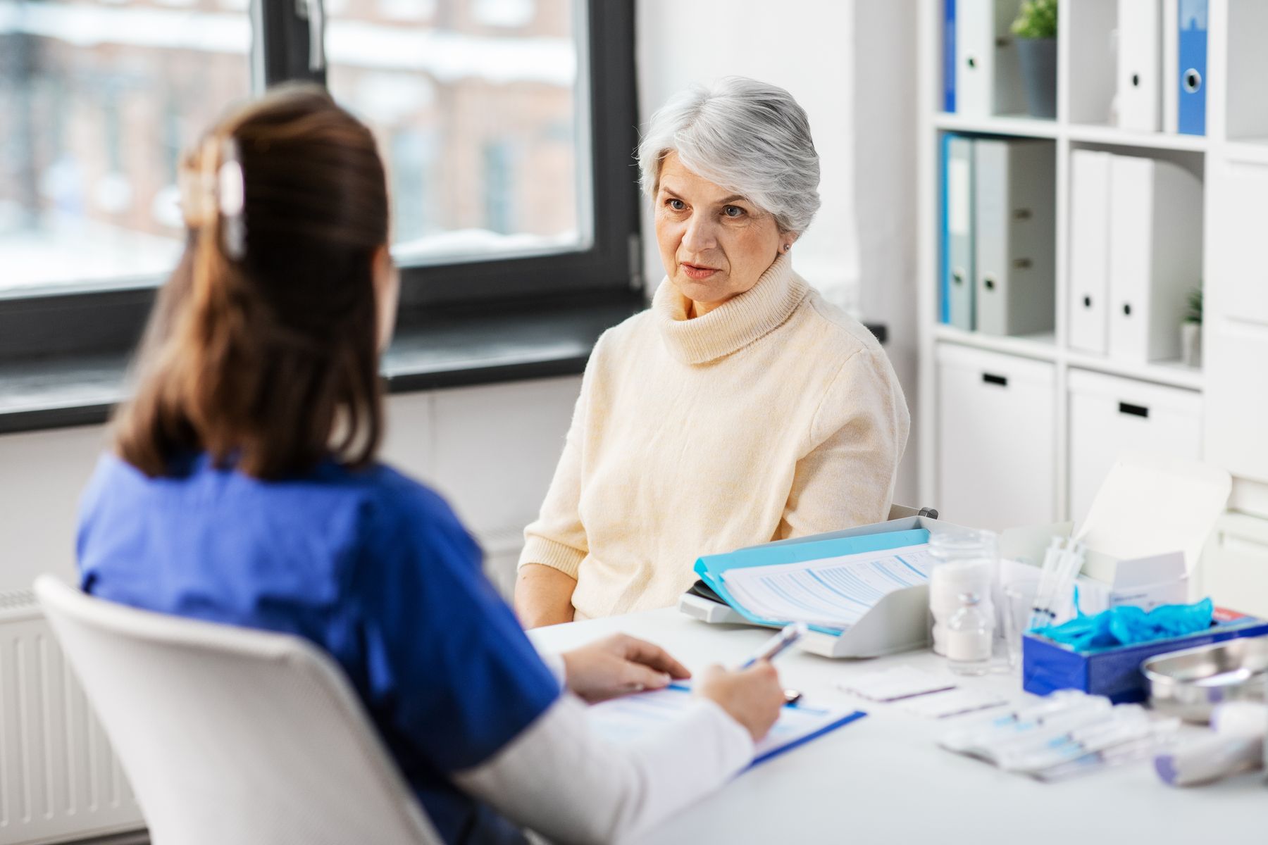 Senior suivie par le personnel médical de l'EHPAD