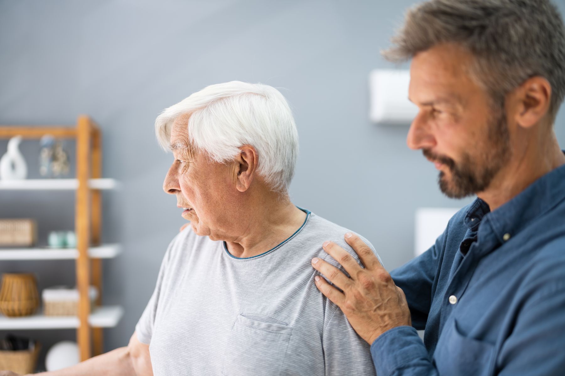 Senior qui présente des signes de perte d’autonomie au quotidien