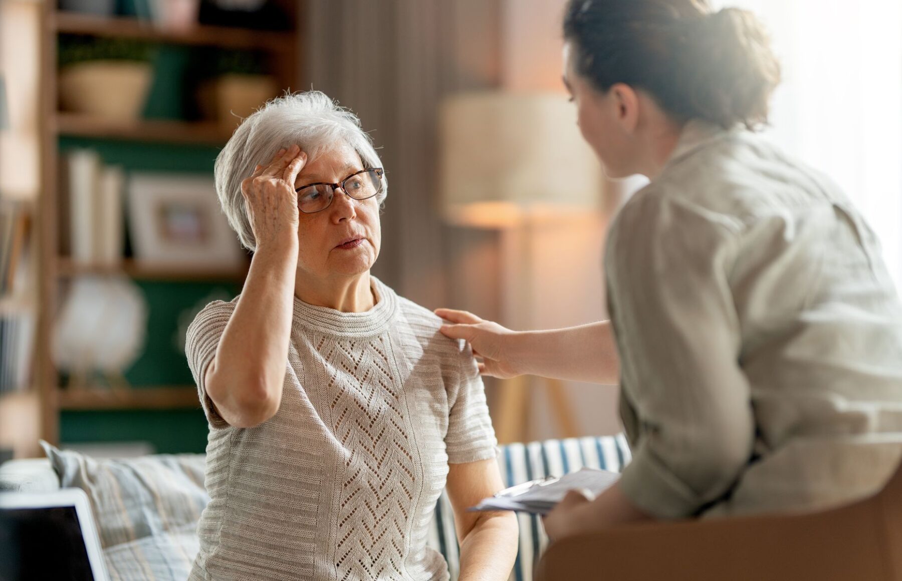 Senior avec des épisodes de désorientation de plus en plus fréquents