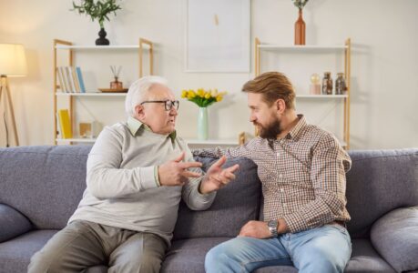 Parent reconnu en perte d’autonomie : que faire et quelles solutions existent ?